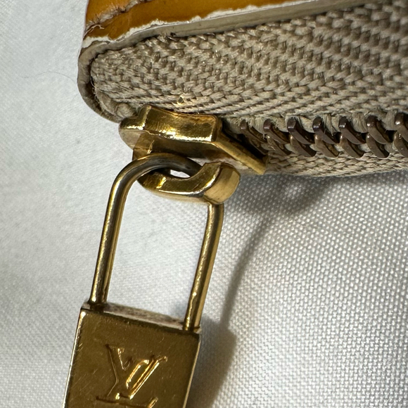 Louis Vuitton Yellow Vernis Patent Leather Bifold Zip Around Wallet - Picture 11 of 11